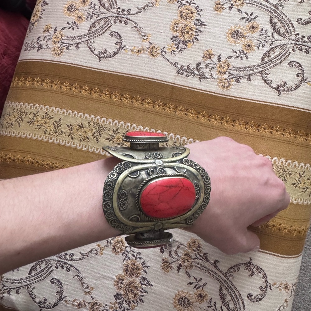 GORGEOUS OVERSIZED CUFF BRACELET